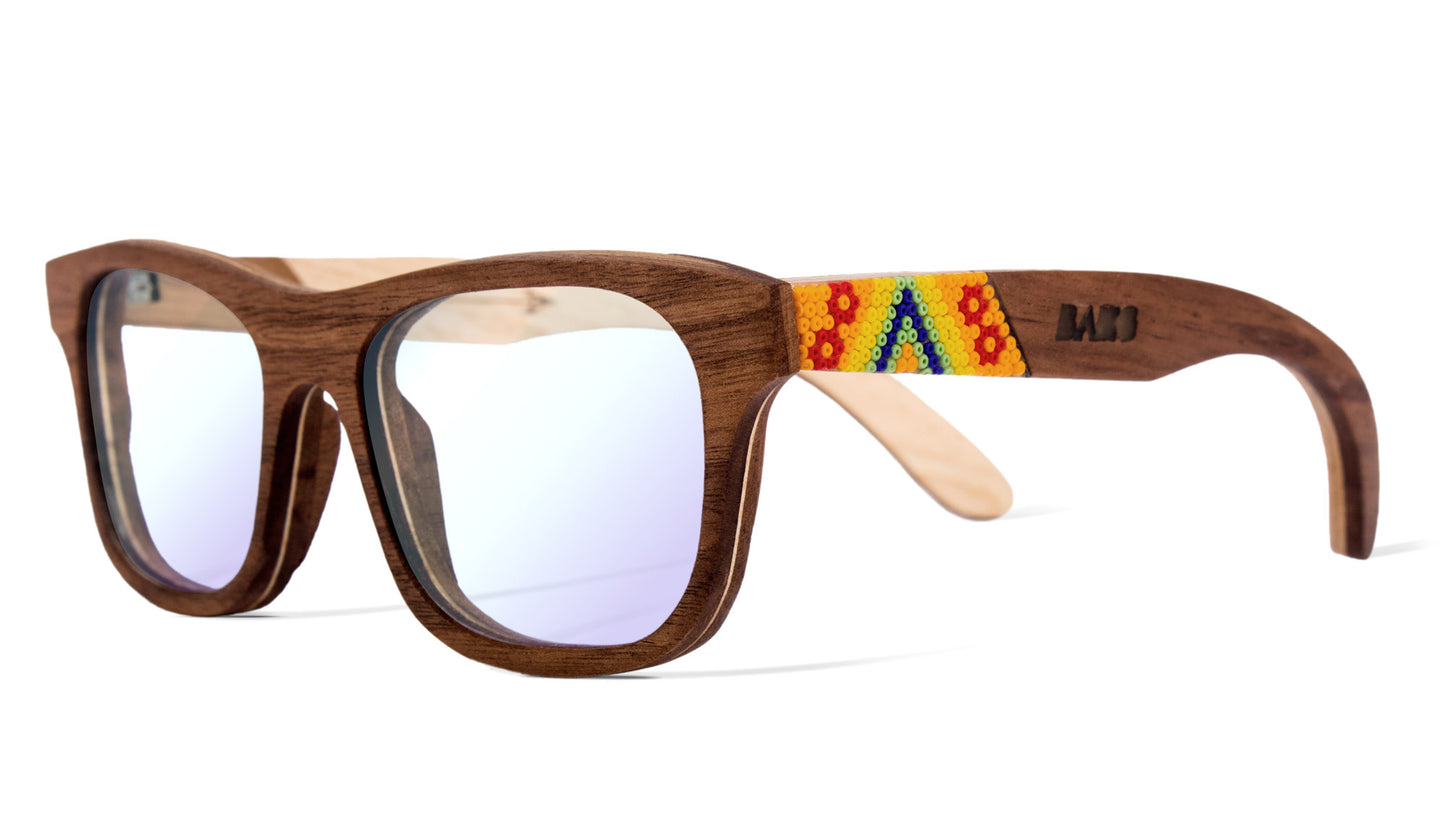 Lentes huicholes para computadora, protección de luz azul, modelo primavera, intervenidos con chaquiras, vista lateral fondo blanco, micas graduadas