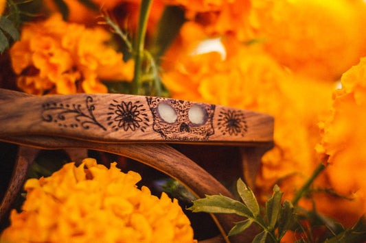 Detalle lateral de patita de lentes de sol Catrina Bang