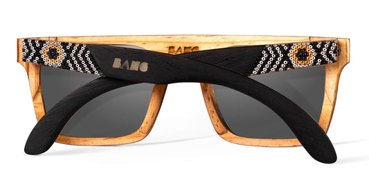 Lentes wirra negro, modelo eclipse, marca bang, vista trasera, artesanía huichol en lentes, fondo blanco