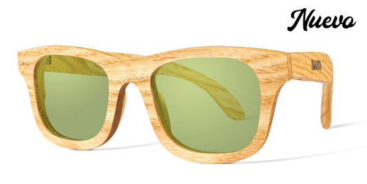 Lentes 1000 caguamas, edición especial, fabricados en madera, mica verde polarizada, vista lateral, fondo blanco