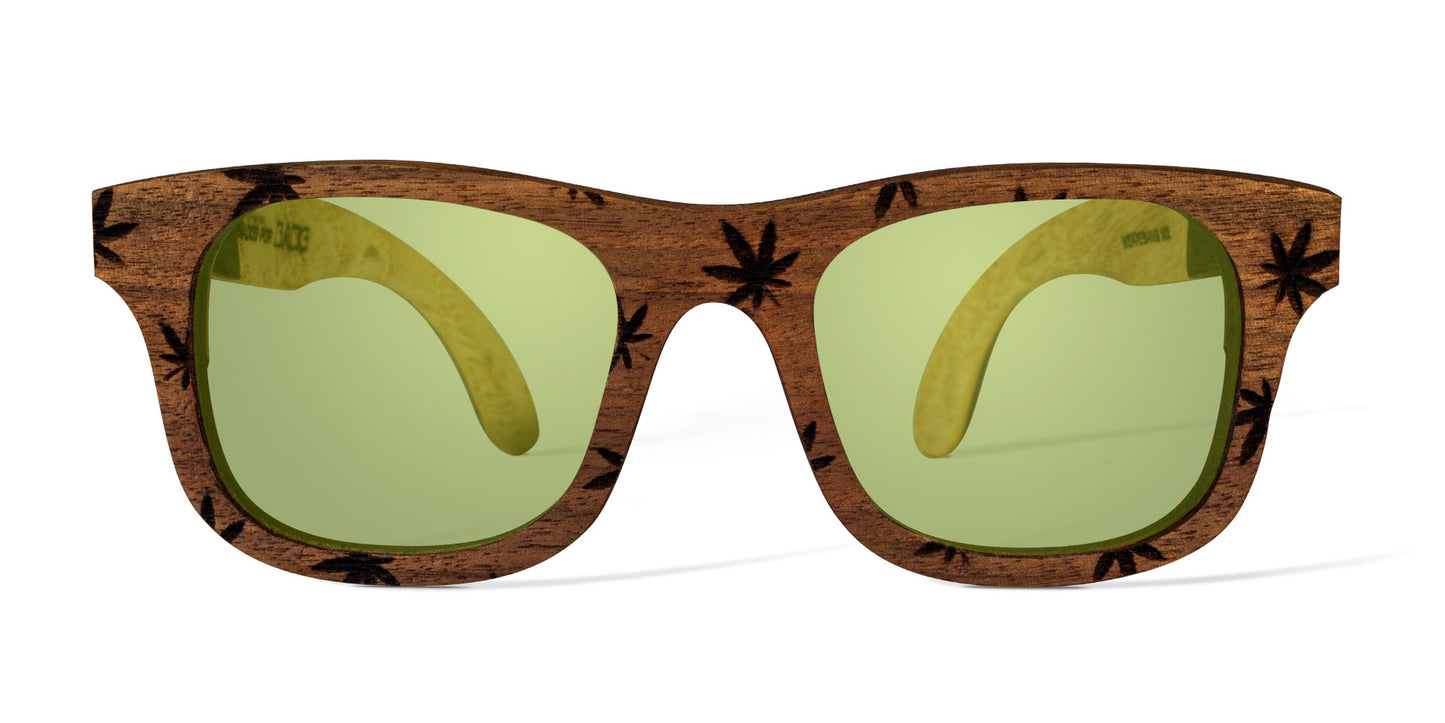 Detalle de frente de lentes paradise de bang, edición especial, detalle de cannabis grabado, micas verdes polarizadas, fondo blanco