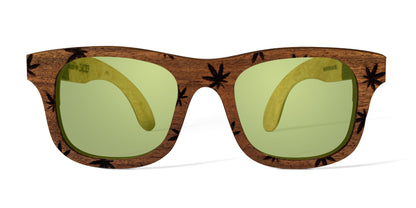 Detalle de frente de lentes paradise de bang, edición especial, detalle de cannabis grabado, micas verdes polarizadas, fondo blanco