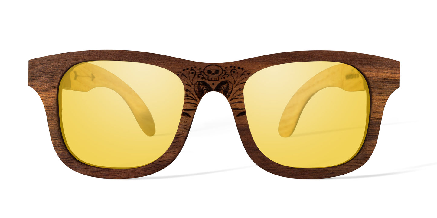 Lentes de Madera Catrina Edición Especial vista de frente con mica amarilla polarizada