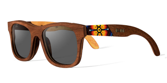 Lentes wirra con artesanía huichol, modelo hikuri sol, marca bang, fondo blanco, vista lateral