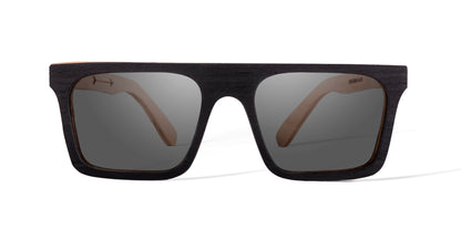 Lentes de madera, modelo jaguar, marca Bang, vista frontal, micas humo polarizadas, fondo blanco