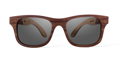 Lentes cometa, vista de frente, fondo blanco
